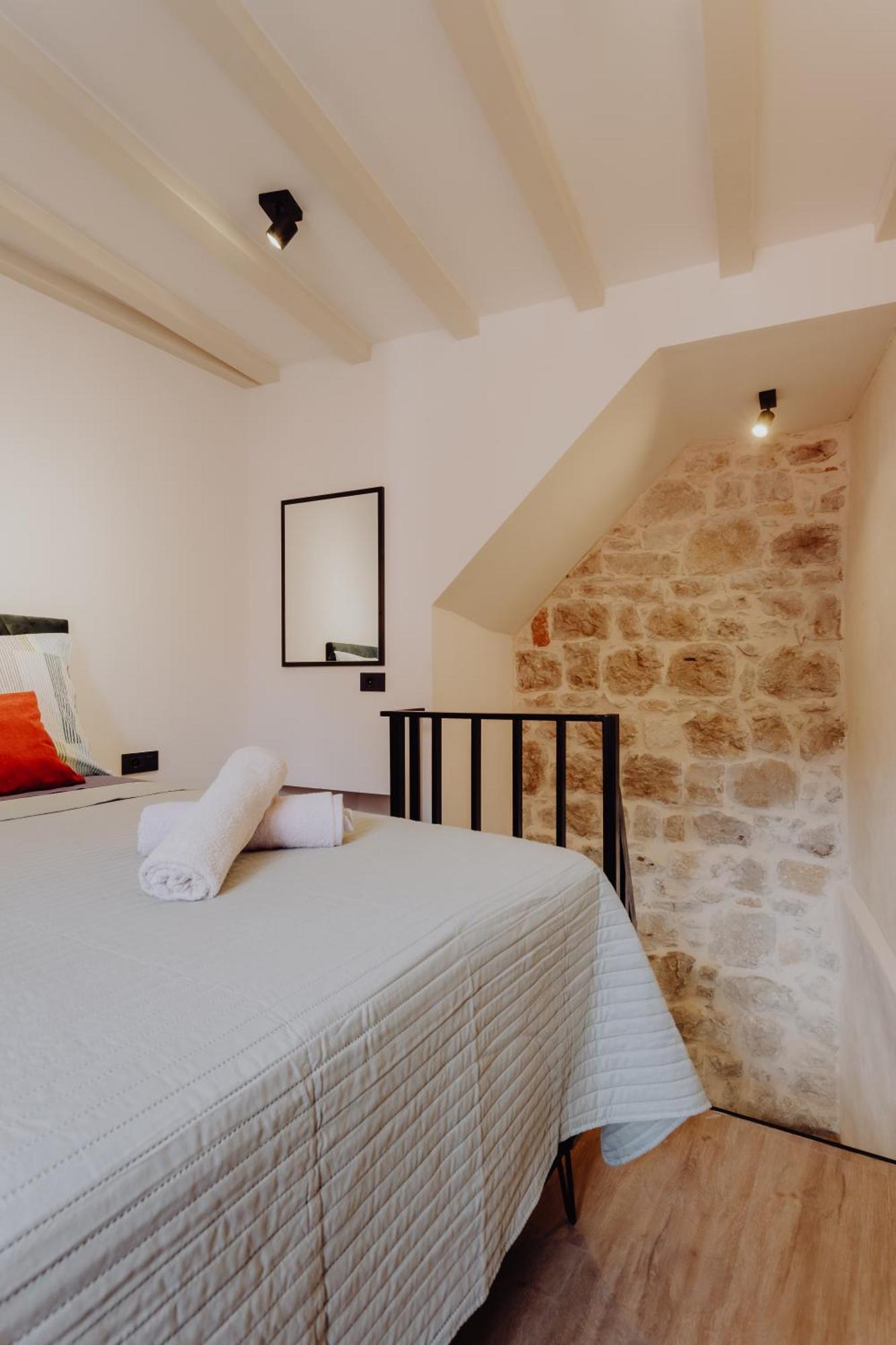 Apartment Twenty 5 *
